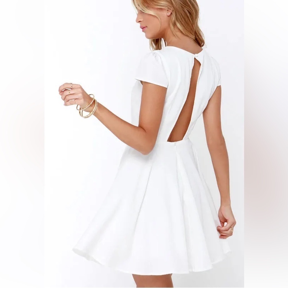 Lulus Blessing In Disguise White Skater Dress
Sz Small Open Back